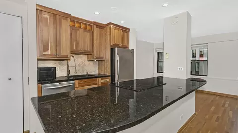 Kitchen - 40 E 9th St #602, Chicago, IL 60605 photo 2 of 4