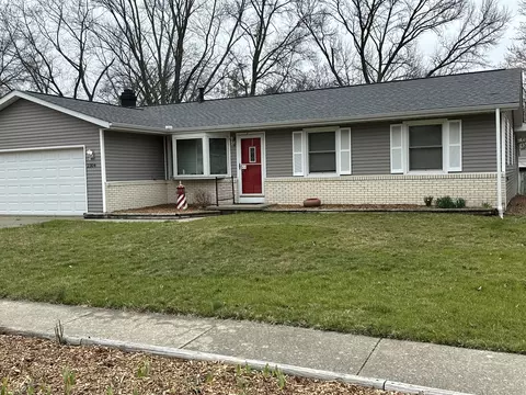 2304 Blackthorn Dr, Champaign, IL 61821 photo 2