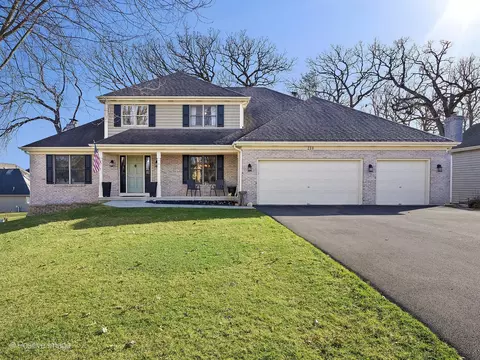 210 Long Oak Dr, West Chicago, IL 60185