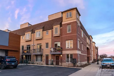 922 Warren Ave #401, Downers Grove, IL 60515