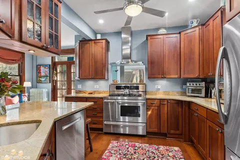 1609 W Cullom Ave, Chicago, IL 60613 photo 13