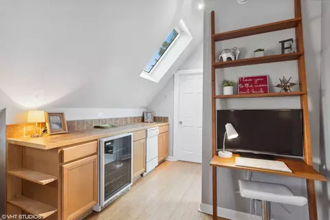 1609 W Cullom Ave, Chicago, IL 60613 photo 30