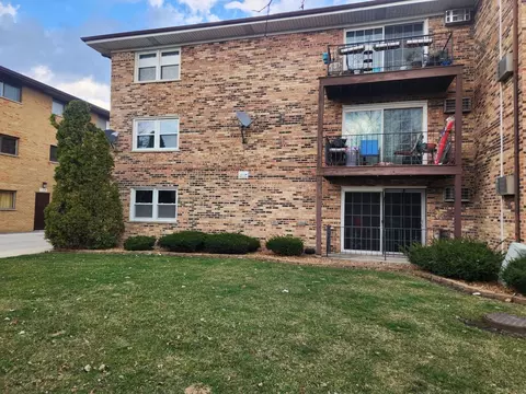 9817 Nottingham Ave #103, Chicago Ridge, IL 60415