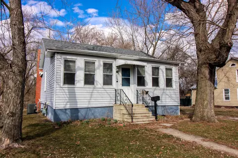 Exterior - 720 W Superior St, Ottawa, IL 61350 photo 8 of 9