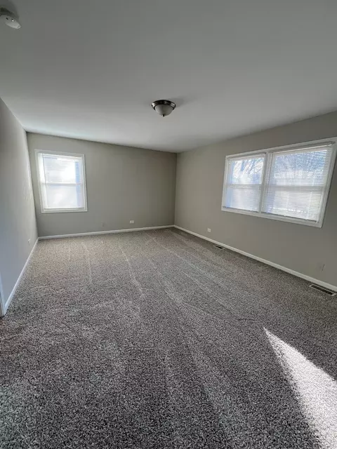 335 N Lyle Ave, Elgin, IL 60123 photo 3