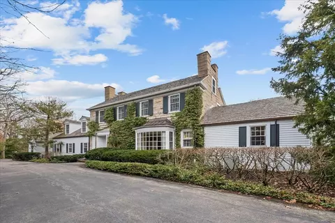 999 E Ringwood Rd S, Lake Forest, IL 60045