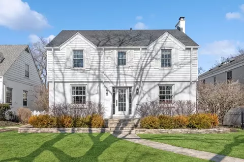 605 Park Dr, Kenilworth, IL 60043