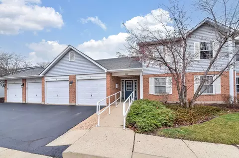 899 Golf Course Rd #3, Crystal Lake, IL 60014