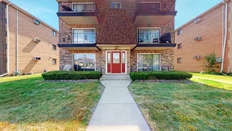 6131 Marshall Ave #201, Chicago Ridge, IL 60415