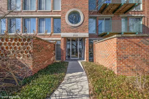 2030 Arbor Ln #302, Northfield, IL 60093
