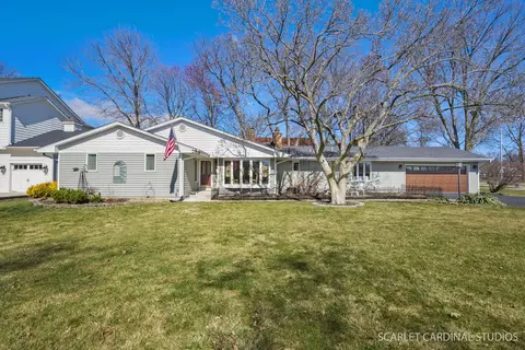 1075 Prairie Ave, Naperville, IL 60540