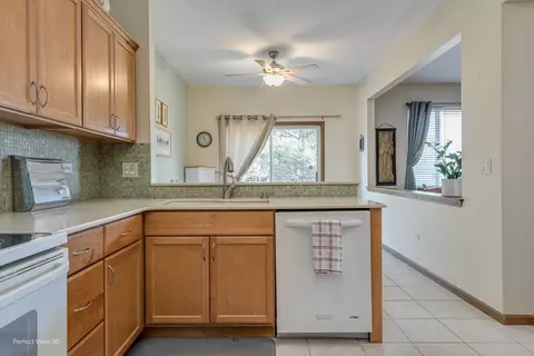 Kitchen - 21546 W Empress Ln, Plainfield, IL 60544 photo 2 of 3