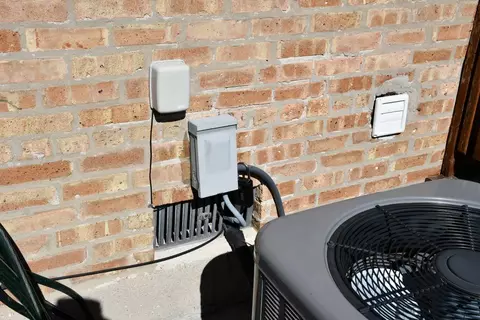 Exterior - 7301 W 71st St, Bridgeview, IL 60455 photo 6 of 6