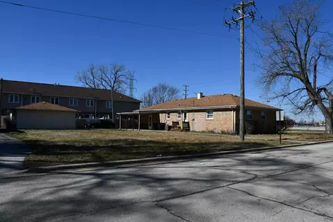 Exterior - 7301 W 71st St, Bridgeview, IL 60455 photo 3 of 6