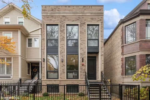 1541 W Nelson St, Chicago, IL 60657