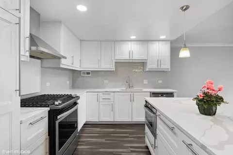 Kitchen - 850 N Dewitt Pl #16G, Chicago, IL 60611 photo 1 of 2