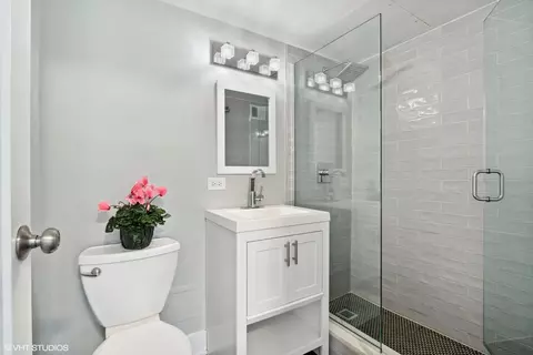 Bath - 850 N Dewitt Pl #16G, Chicago, IL 60611 photo 1 of 1