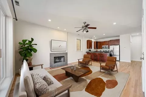 Living - 2623 W Evergreen Ave #2E, Chicago, IL 60622 photo 2 of 2