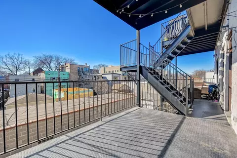 Exterior - 2623 W Evergreen Ave #2E, Chicago, IL 60622 photo 3 of 7