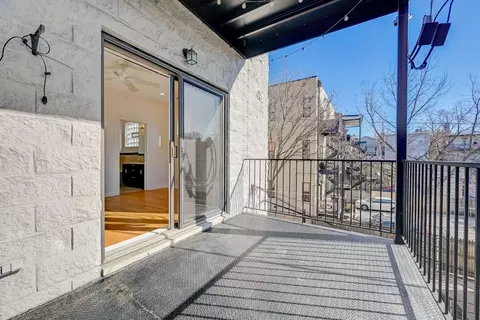 Exterior - 2623 W Evergreen Ave #2E, Chicago, IL 60622 photo 2 of 7