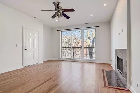 Living - 2623 W Evergreen Ave #2E, Chicago, IL 60622 photo 1 of 2