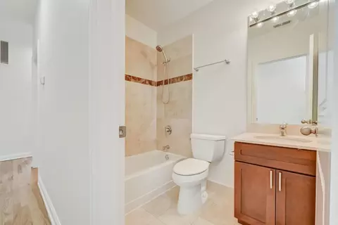 Bath - 2623 W Evergreen Ave #2E, Chicago, IL 60622 photo 3 of 3