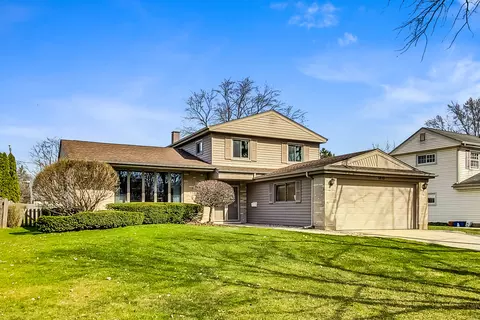 1810 E Hopi Ln, Mount Prospect, IL 60056