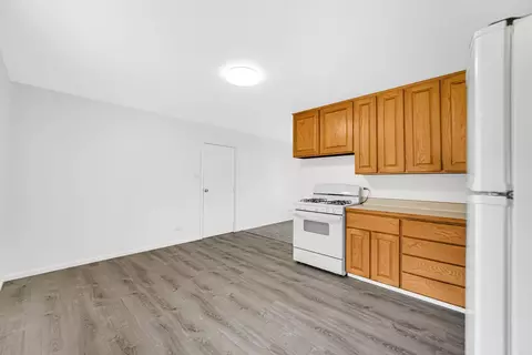 Kitchen - 210 Barbara Ln, Steger, IL 60475 photo 2 of 4