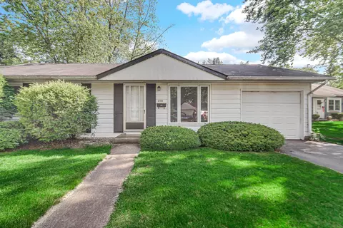 210 Barbara Ln, Steger, IL 60475