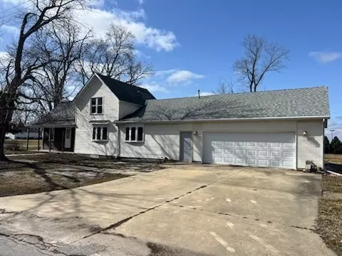 201 N 3rd St, Martinton, IL 60951