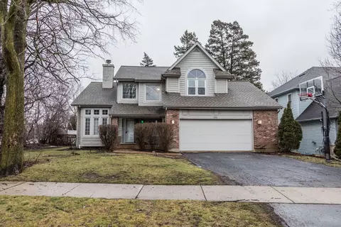 255 Cimarron Rd E, Lombard, IL 60148