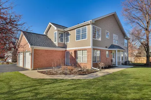 1471 Clybourne St #8A, Batavia, IL 60510
