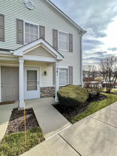 501 Silverstone Dr #4, Carpentersville, IL 60110