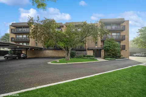 1845 Tanglewood Dr #3C, Glenview, IL 60025