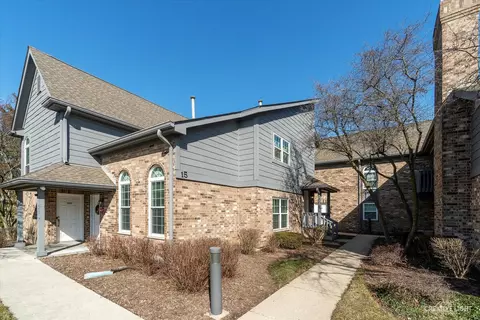 15 Foxcroft Rd #135, Naperville, IL 60565