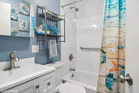 Bath - 2604 Dove St, Rolling Meadows, IL 60008 photo 4 of 4