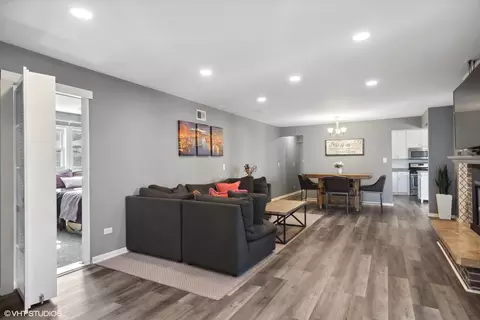 Living - 2604 Dove St, Rolling Meadows, IL 60008 photo 4 of 4