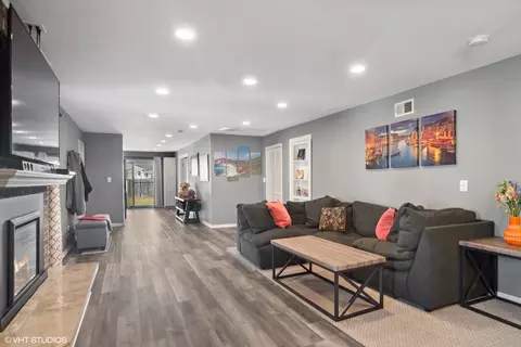 Living - 2604 Dove St, Rolling Meadows, IL 60008 photo 3 of 4