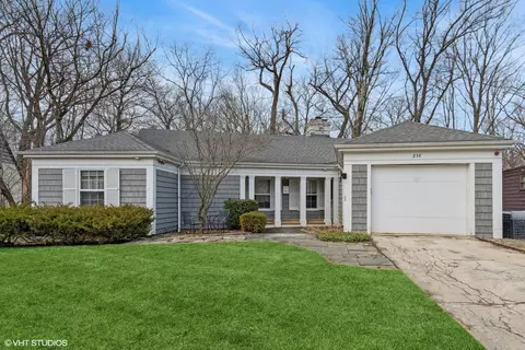238 Pierce Rd, Highland Park, IL 60035