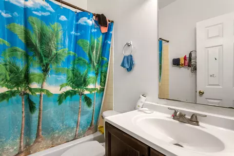 Bath - 2458 E 74th Pl, Chicago, IL 60649 photo 3 of 4