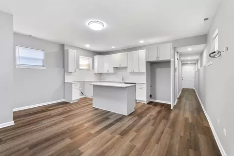 Entry Way - 2458 E 74th Pl, Chicago, IL 60649 photo 2 of 2