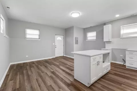 Entry Way - 2458 E 74th Pl, Chicago, IL 60649 photo 1 of 2