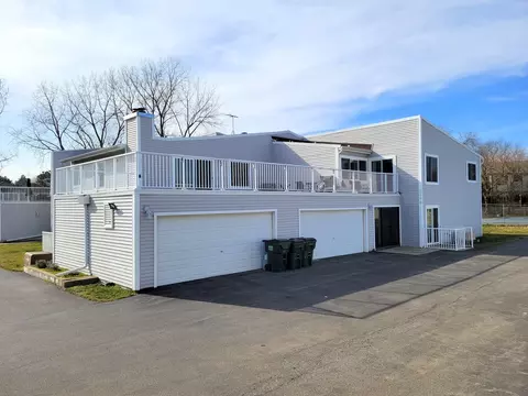 2252 N Baldwin Way #4A, Palatine, IL 60074