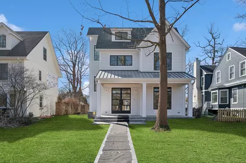 1115 Elmwood Ave, Wilmette, IL 60091
