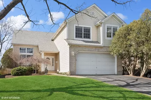 136 S Linden Ave, Westmont, IL 60559