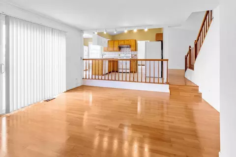 Entry Way - 4575 Mumford Dr, Hoffman Estates, IL 60192 photo 1 of 2