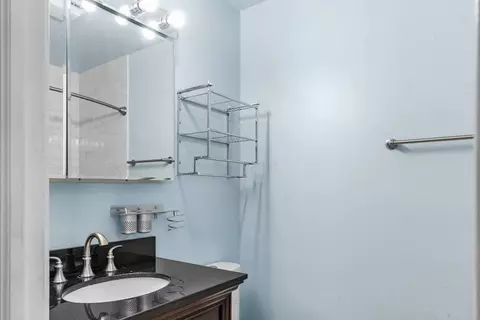 Bath - 4575 Mumford Dr, Hoffman Estates, IL 60192 photo 1 of 4