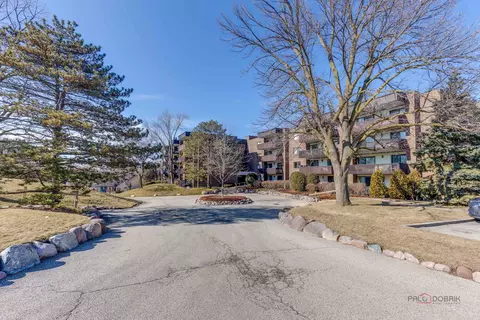 690 Chandler Rd #309, Gurnee, IL 60031