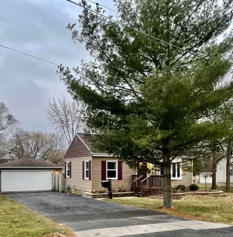 142 Hawthorne Ln, New Lenox, IL 60451