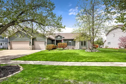 26130 W Highland Dr, Channahon, IL 60410